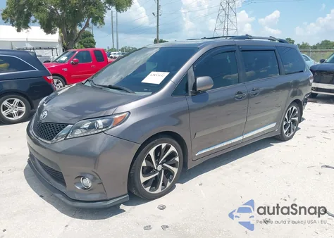 2012 Toyota Sienna Se 8 Passenger z USA, uszkodzony, nr VIN 5TDXK3DC8CS248769